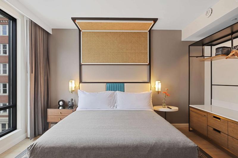King Room image 3