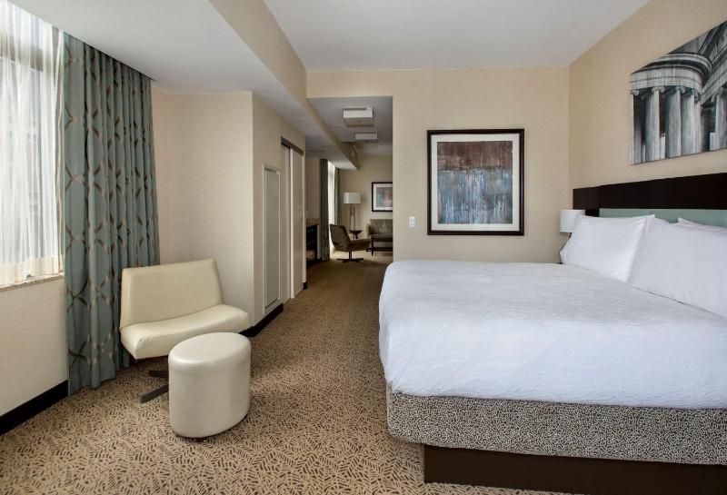 Junior King Suite with Sofa Bed image 4