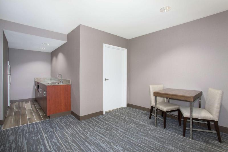Hampton Inn & Suites Denver-Downtown - image 40