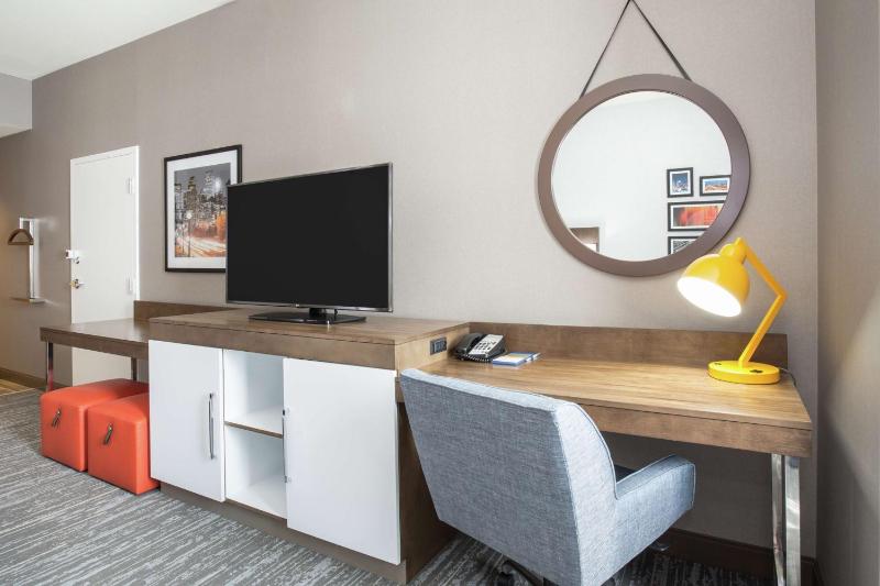 Hampton Inn & Suites Denver-Downtown - image 3