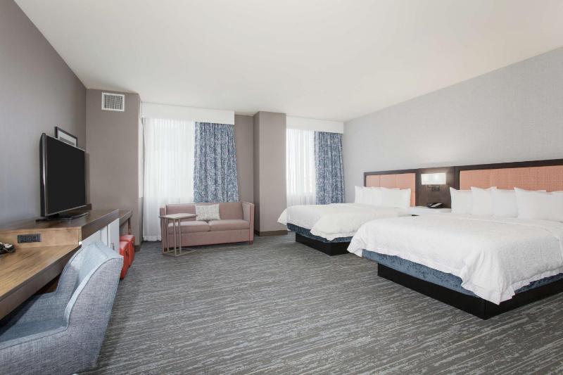 Queen Studio Suite with Two Queen Beds and Sofa Bed - Non-Smoking image 3
