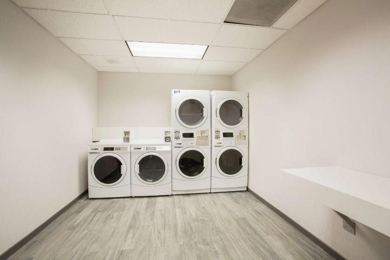Hampton Inn & Suites Denver-Downtown - image 7