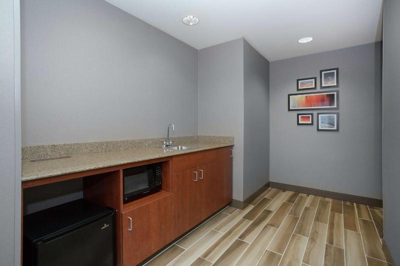 Hampton Inn & Suites Denver-Downtown - image 9