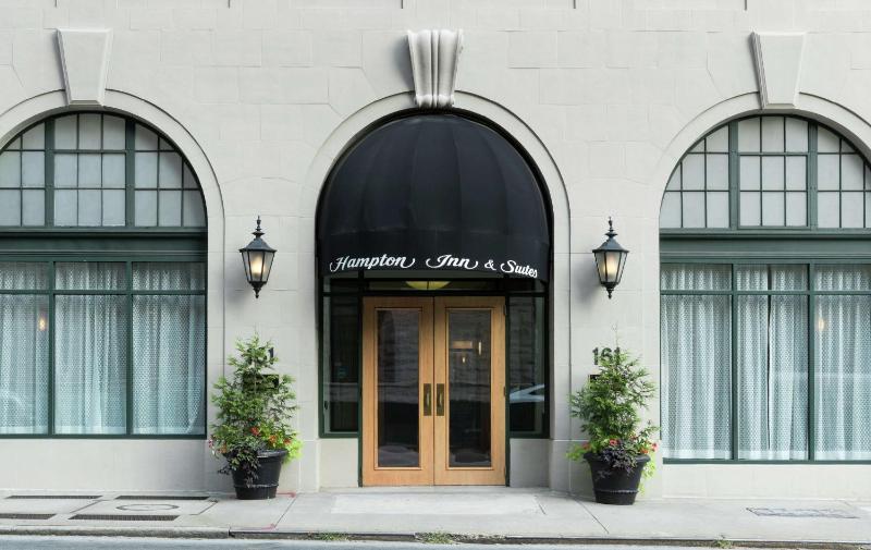 Hampton Inn & Suites Atlanta-Downtown - image 8