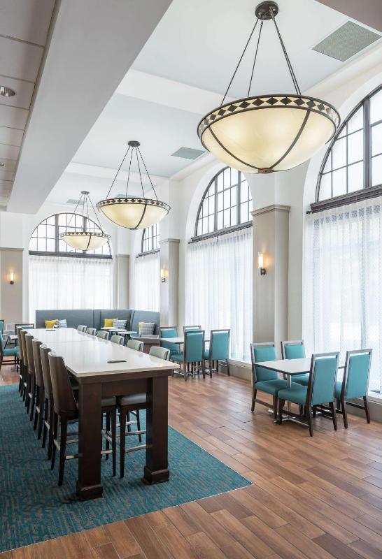 Hampton Inn & Suites Atlanta-Downtown - image 12