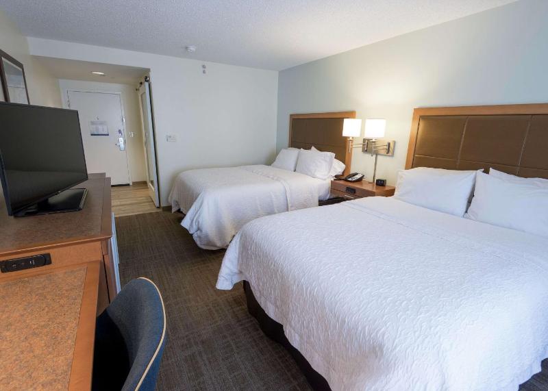Room with Two Queen Beds - Non-Smoking image 4