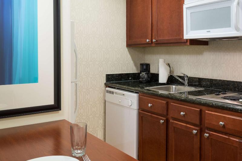 Queen Studio Suite - Non-Smoking image 3