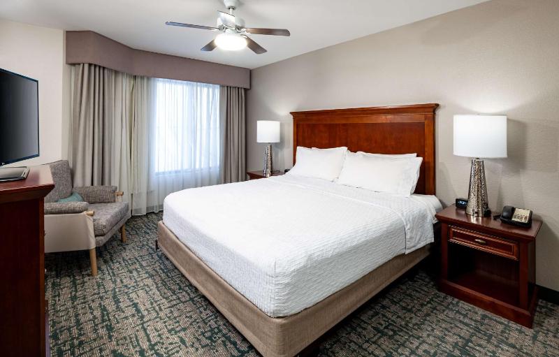 One-Bedroom King Suite - Non-Smoking image 4