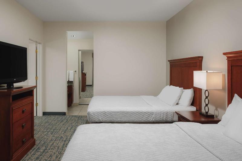 One-Bedroom Queen Suite with Two Queen Beds - Non-Smoking image 3