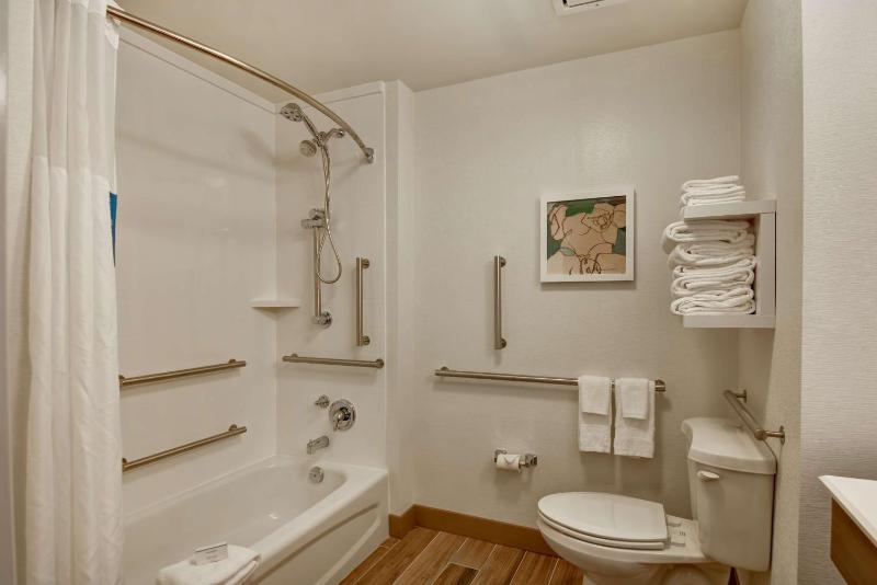 King Room with Accessible Tub - Mobility and Hearing Access/Non-Smoking image 4