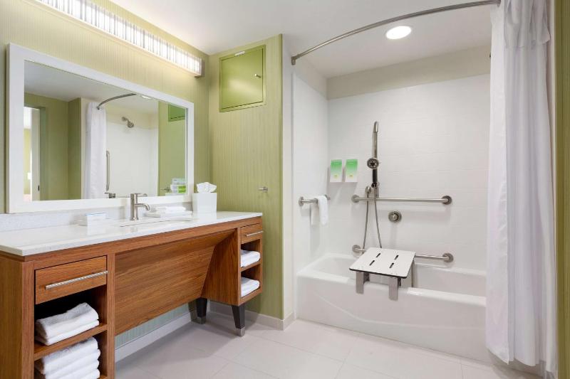 Queen Studio with Two Queen Beds - Mobility Access/Non-Smoking image 2