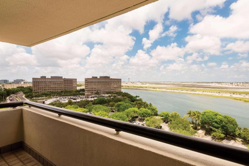 One-Bedroom Suite with Balcony image 2