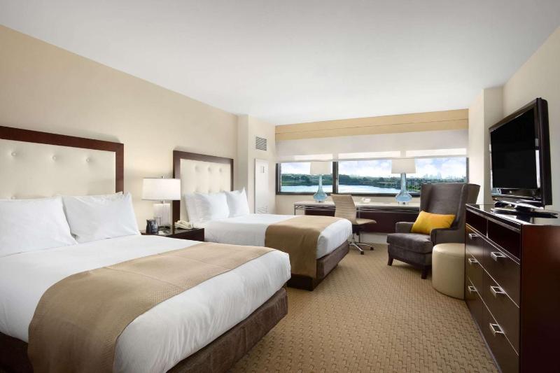 Hilton Miami Airport Blue Lagoon - image 15