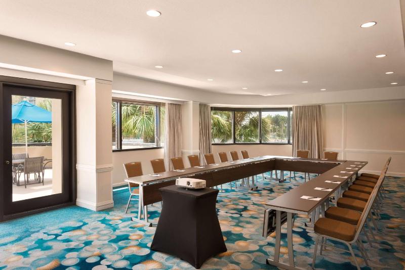 Hilton Miami Airport Blue Lagoon - image 3