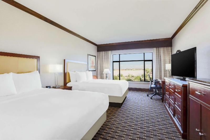 Queen Room with Two Queen Beds image 4