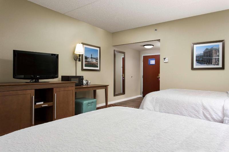 Room with Two Queen Beds - Non-Smoking image 3