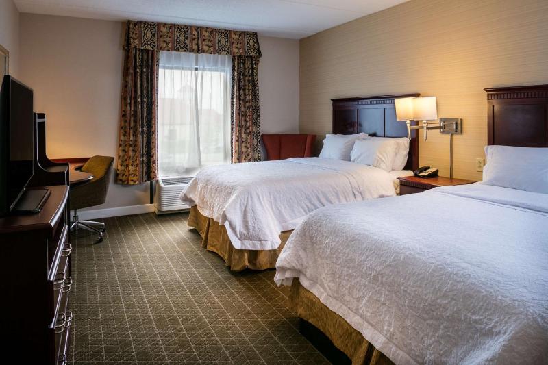 Room with Two Queen Beds - Non-Smoking image 2