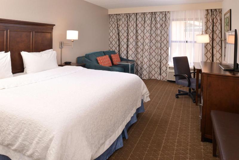 King Room with Sofa Bed - Non-Smoking image 1