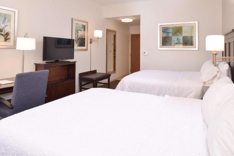 Room with Two Queen Beds - Non-Smoking image 4