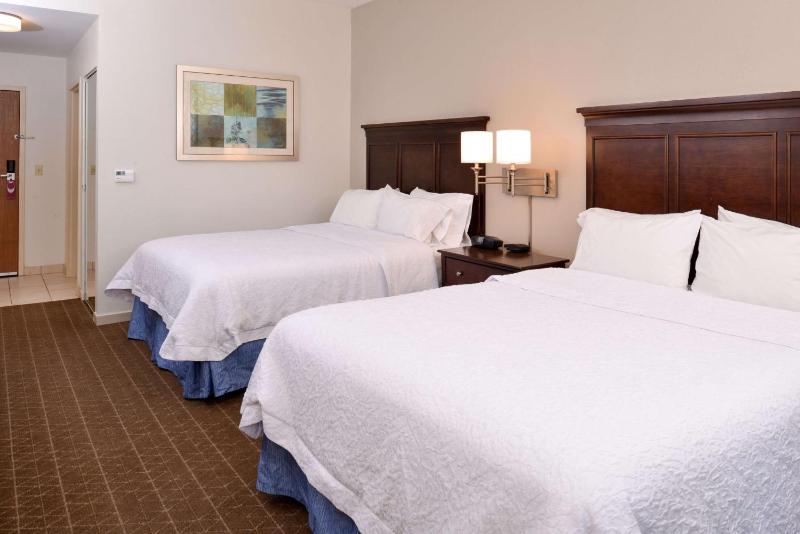 Room with Two Queen Beds - Non-Smoking image 3