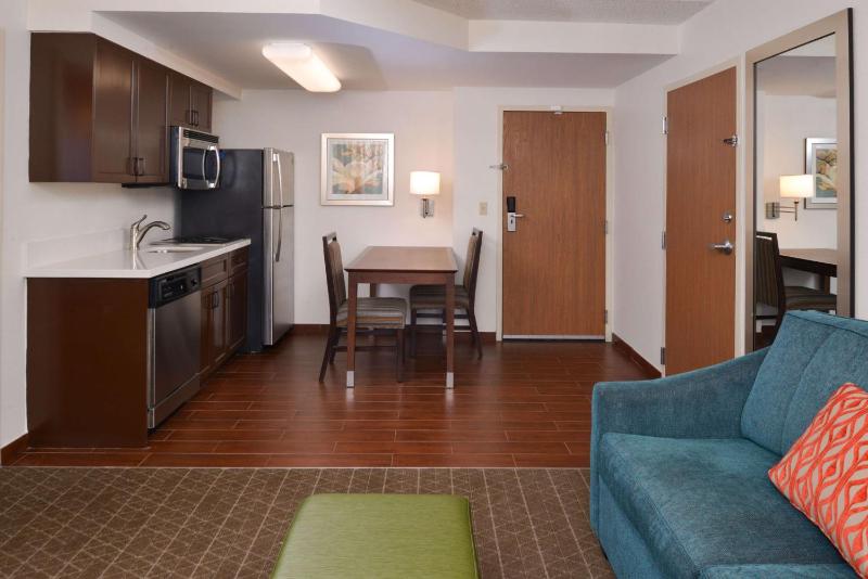 One-Bedroom King Suite with Kitchen - Non-Smoking  image 4