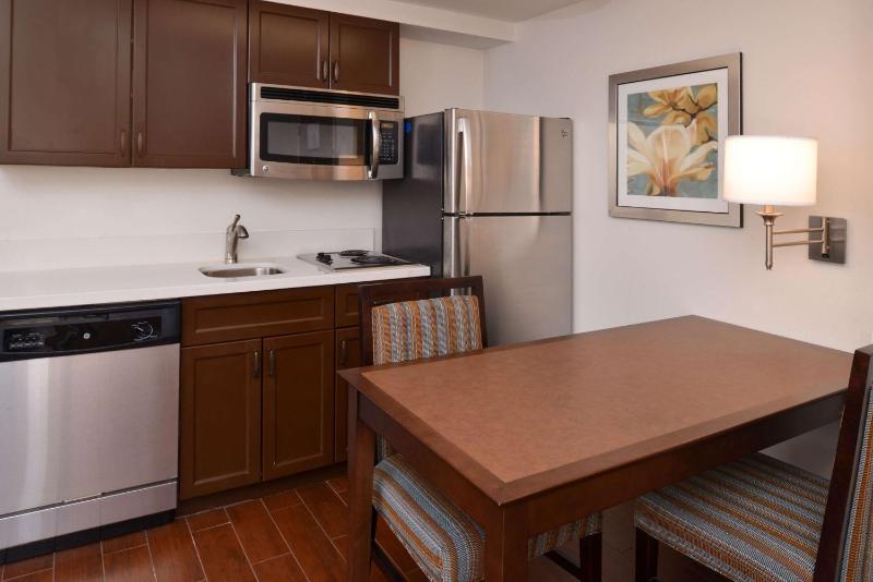 One-Bedroom King Suite with Kitchen - Non-Smoking  image 3