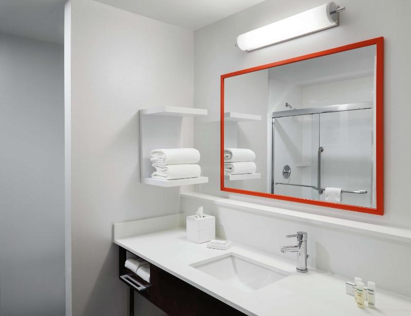 King Room - Hearing Accessible - Non-Smoking image 3
