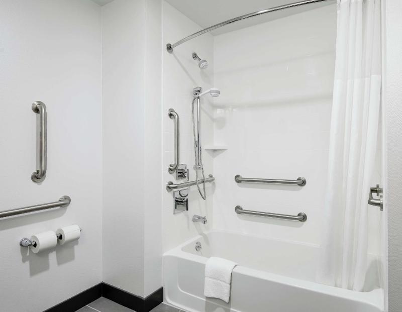 King Room - Mobility Accessible/Non-Smoking image 2