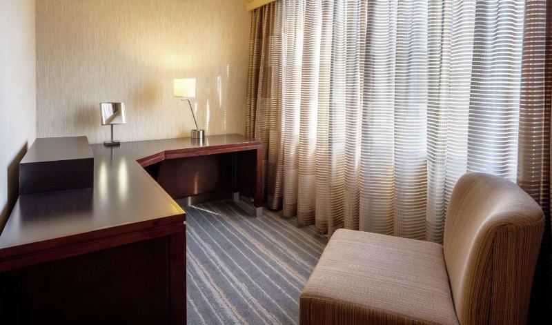 DoubleTree Suites By Hilton Minneapolis - image 4
