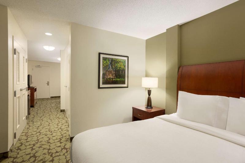 Junior King Suite with Seating Area image 4