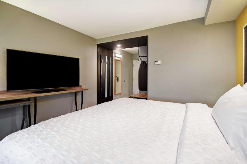 King Room image 4