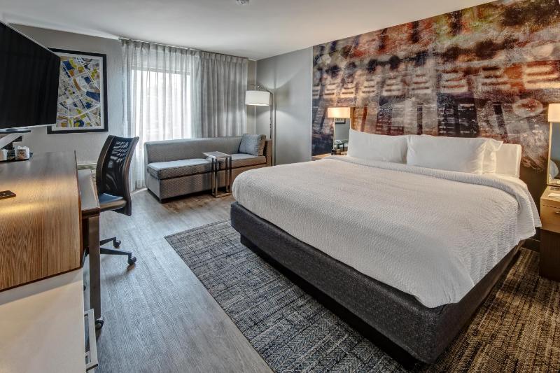 King Room image 3