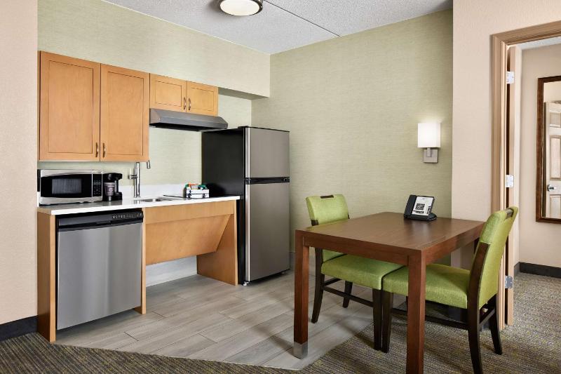 Suite with Two Double Beds - Mobility Access/Non-Smoking image 3