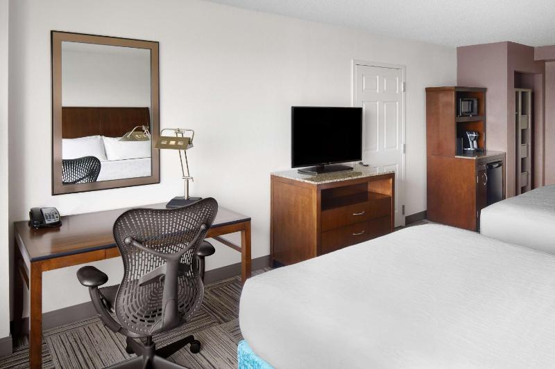 Queen Room with Two Queen Beds image 4