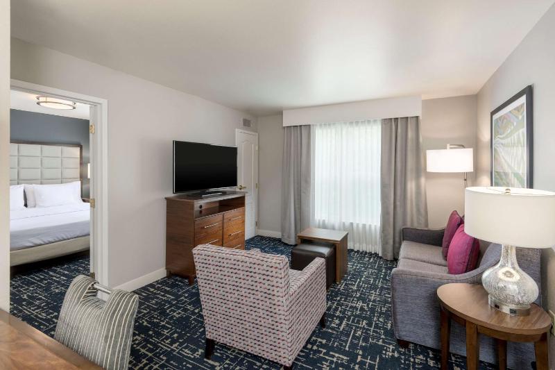 One-Bedroom King Suite - Non-Smoking image 4