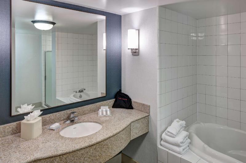 King Suite with Whirlpool image 2