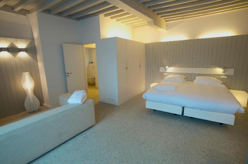 Junior Suite image 2