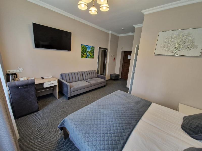 Deluxe Triple Room with Bath image 2