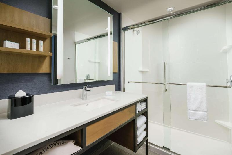 King Room image 2