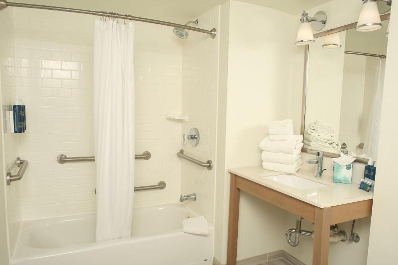 Queen Room image 4