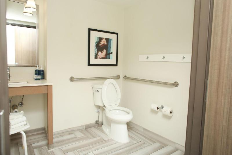 Queen Room image 3