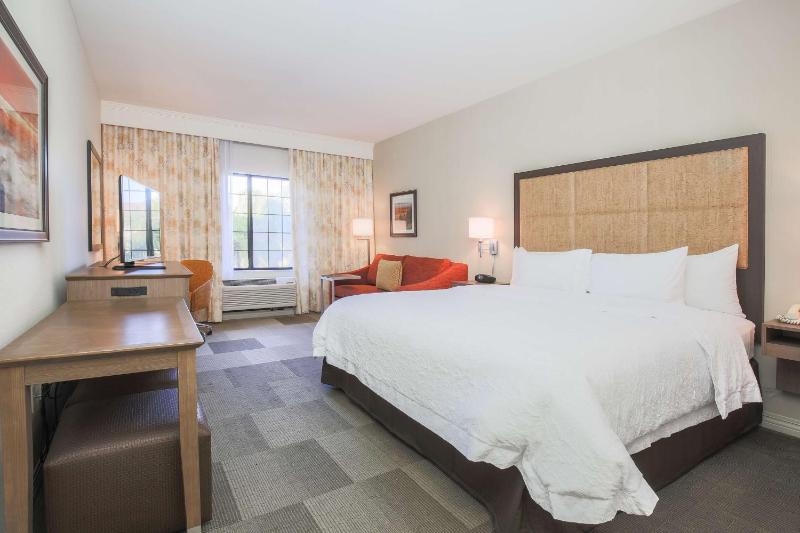 King Room with King Bed - Non-Smoking image 1