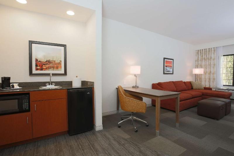 Queen Studio Suite with Two Queen Beds and Sofa Bed - Non-Smoking image 3