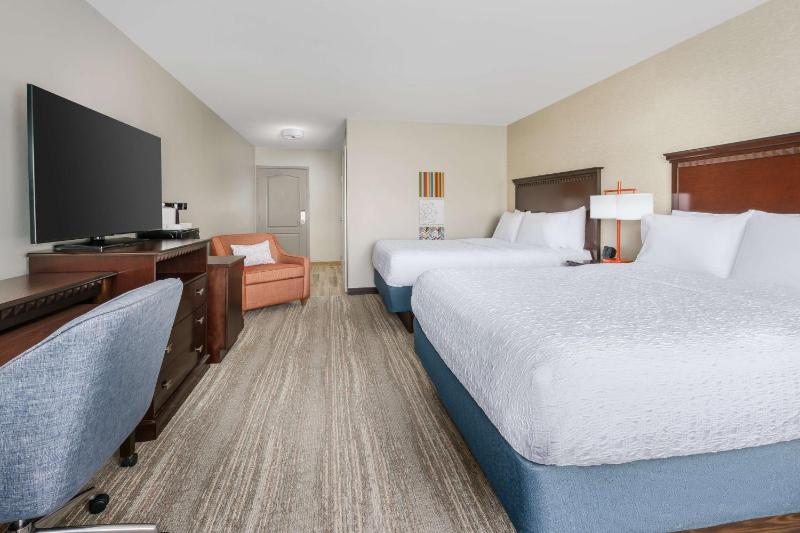 Room with Two Queen Beds - Non-Smoking image 3