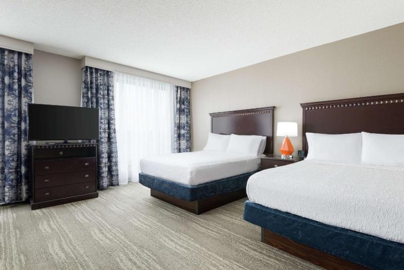Queen Studio Suite with Two Queen Beds and Sofa Bed - Non-Smoking image 4