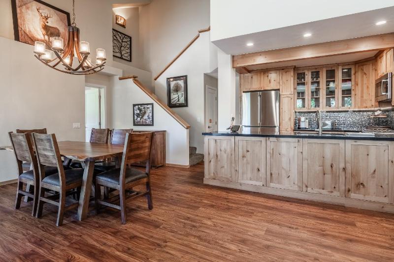 Updated 2 Bedroom Plus Loft 3 Bathroom Snowcreek Phase V #860 Sleeps 6 - image 13