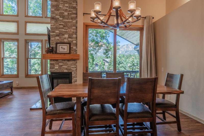 Updated 2 Bedroom Plus Loft 3 Bathroom Snowcreek Phase V #860 Sleeps 6 - image 2