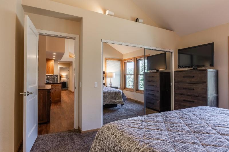 Updated 2 Bedroom Plus Loft 3 Bathroom Snowcreek Phase V #860 Sleeps 6 - image 11