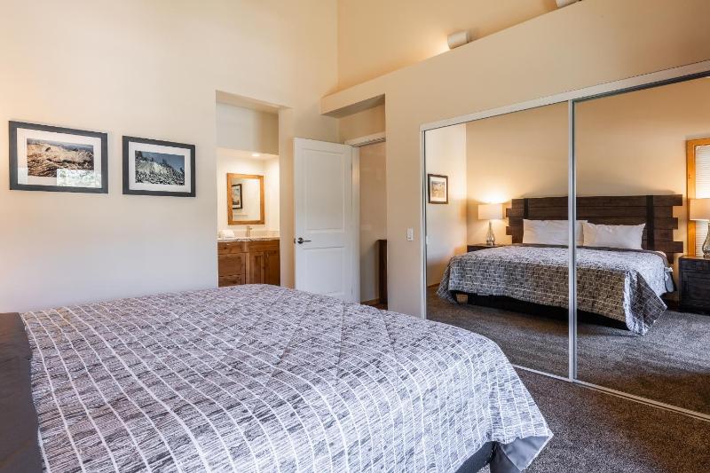 Updated 2 Bedroom Plus Loft 3 Bathroom Snowcreek Phase V #860 Sleeps 6 - image 6