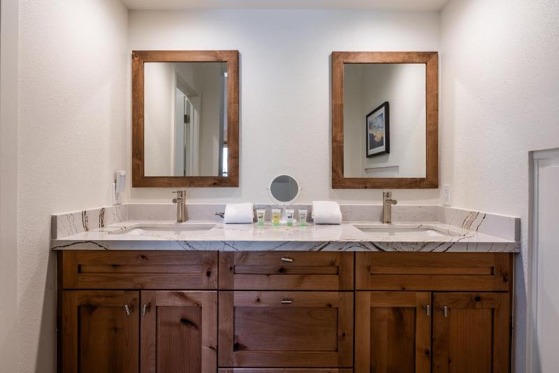 Updated 2 Bedroom Plus Loft 3 Bathroom Snowcreek Phase V #860 Sleeps 6 - image 4